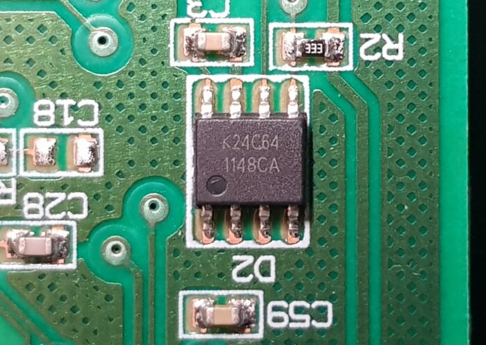 Detailansicht mit K24C64 EEPROM-Chip