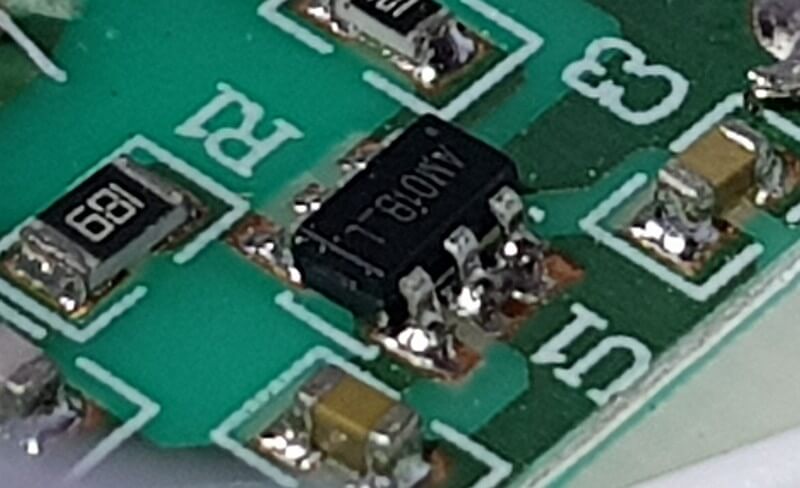 6-Pin-Chip zur Steuerung des LED-Baums