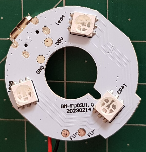 Rückseite der Platine mit 3x RGB-LEDs