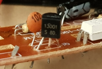 NPN-Transistor MJE13001 und Keramik-Kondensator 1nF