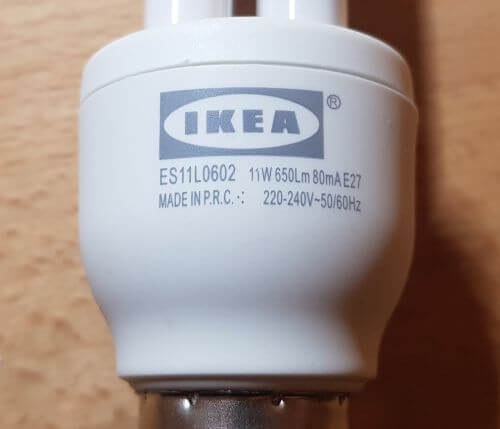 Sockel der Energiesparlampe von IKEA