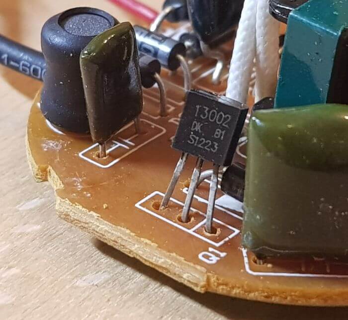 NPN-Transistor 13002 (400V / 1A)