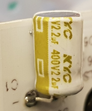 Detailansicht mit Elektrolytkondensator (2µF, 400V)