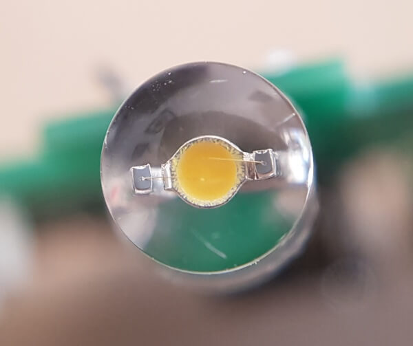 Detailansicht der LED ("strawhat")