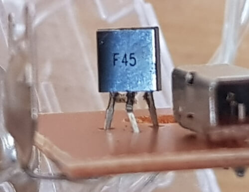 F45 (evtl. SF245 NPN-Transistor)