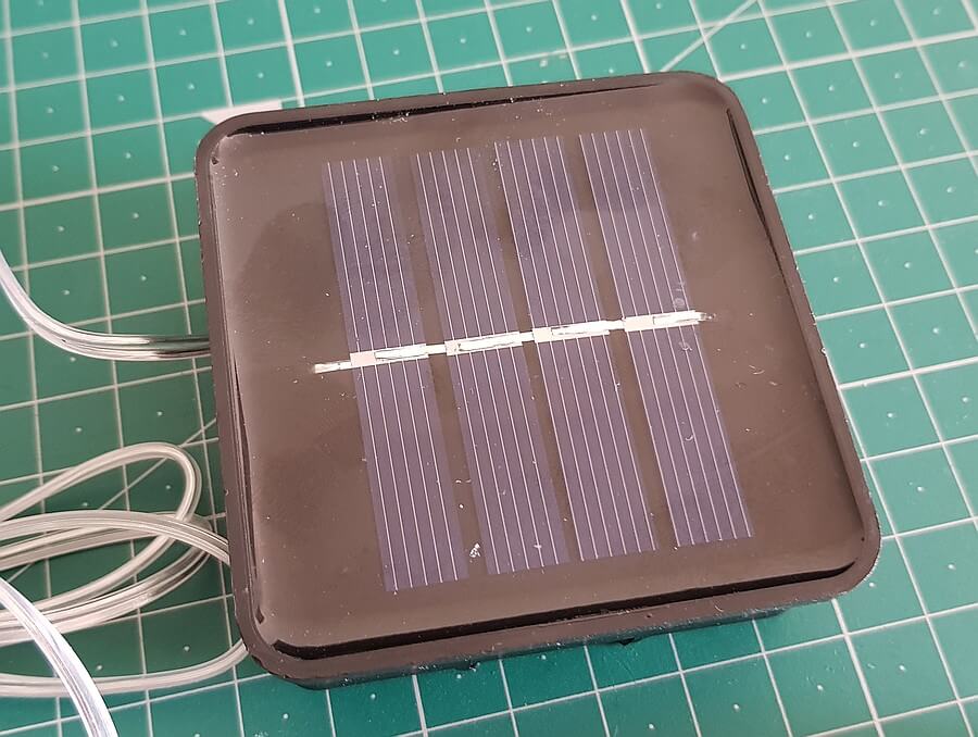 Solarzelle auf dem Batteriefach der LED-Meteorschauer