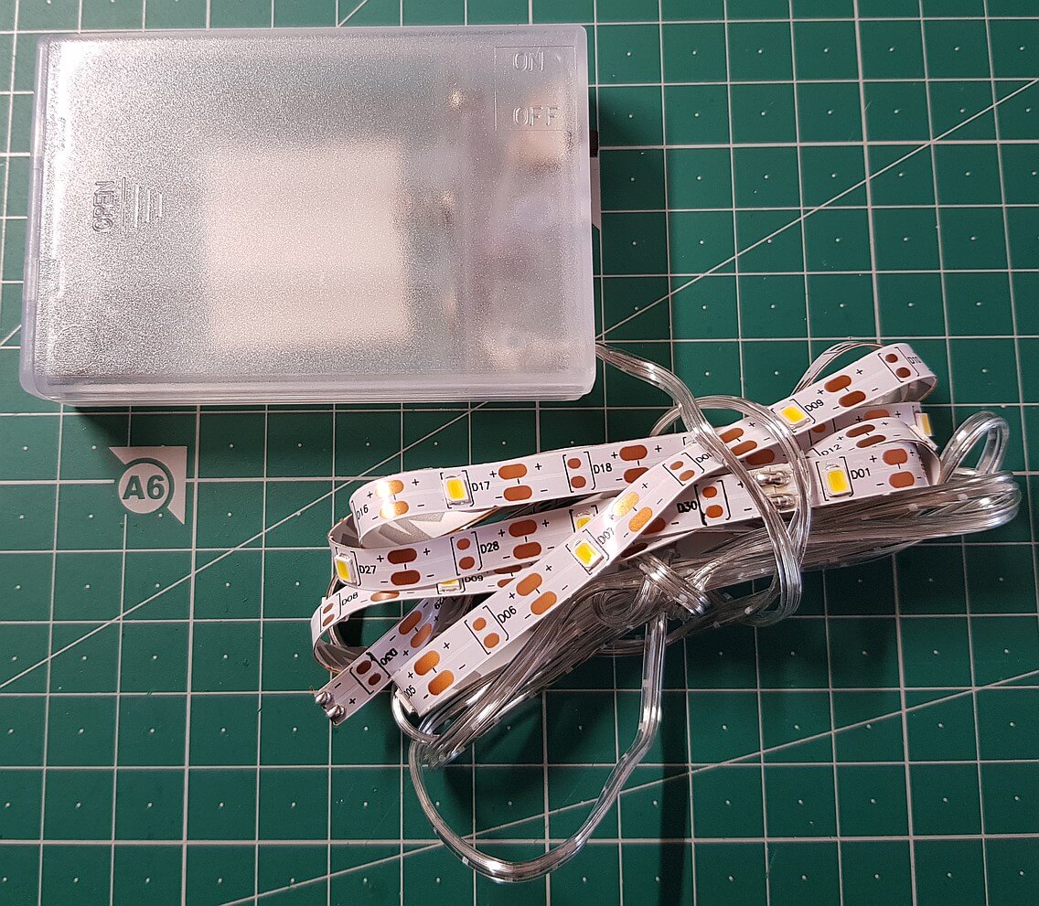 Betriebsbereiter LED-Strip mit Batteriefach