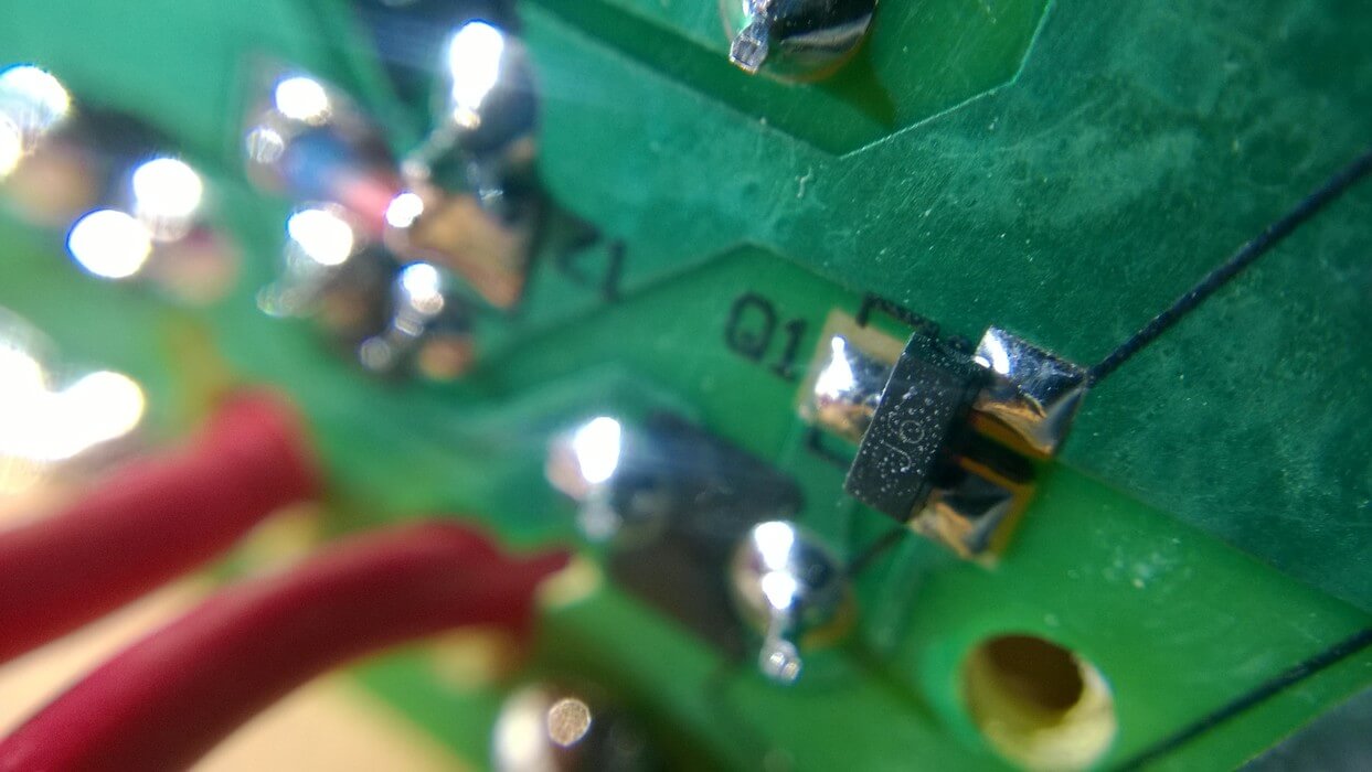 Vergrößerung der Elektronik mit Transistor