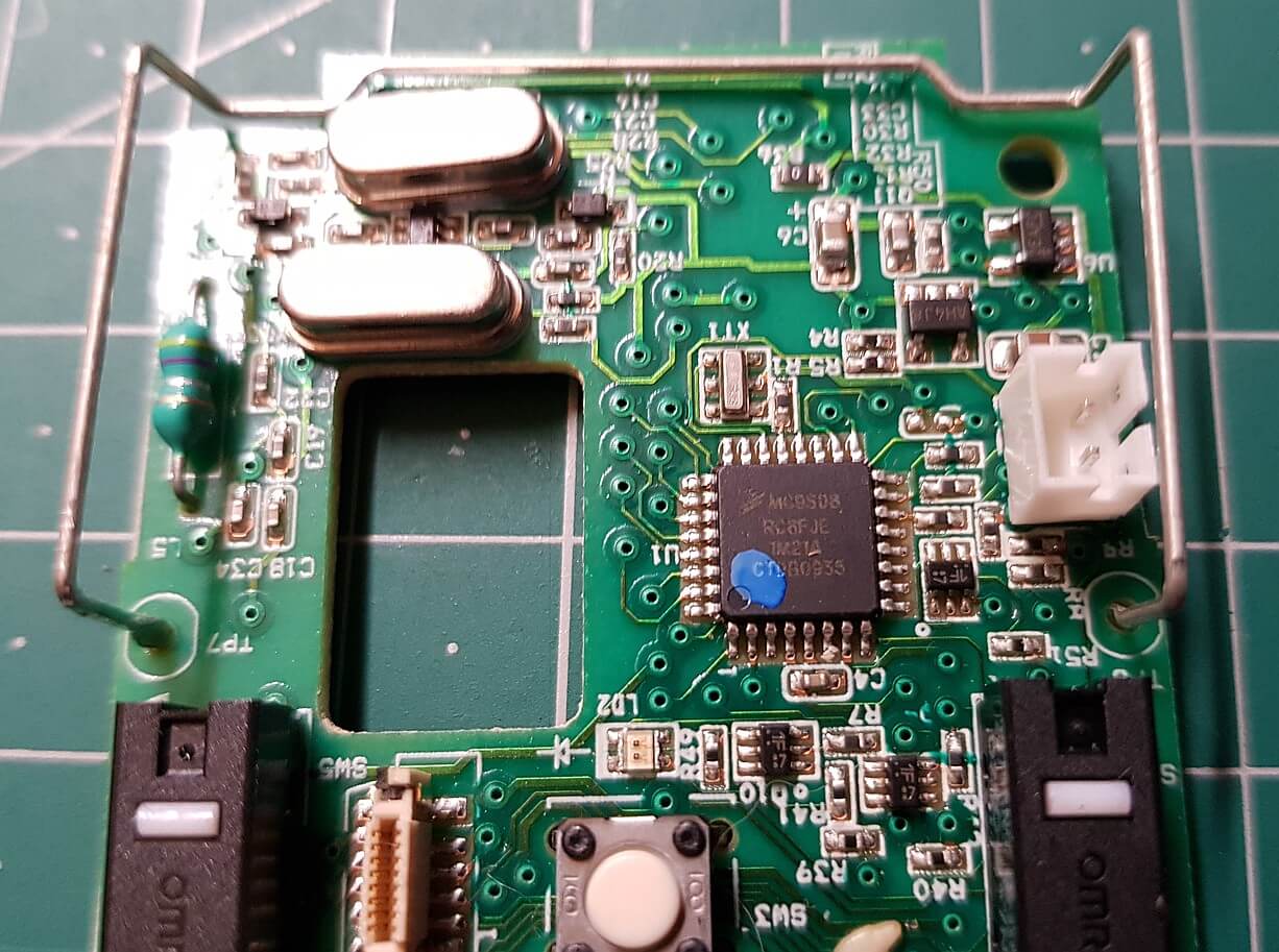 Detailansicht der Hauptplatine mit MC9S08 8-Bit-S08P-Mikrocontroller als zentrale Recheneinheit