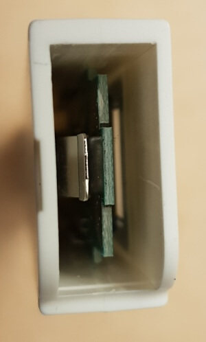 Oberseite des TDS-Messgeräts mit Batteriefach
