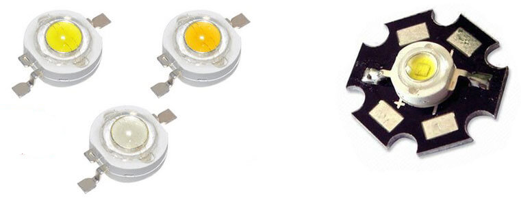 Verschiedene Typen von 1W High Power LEDs (rechts mit sternförmiger Heatsink-Platine)