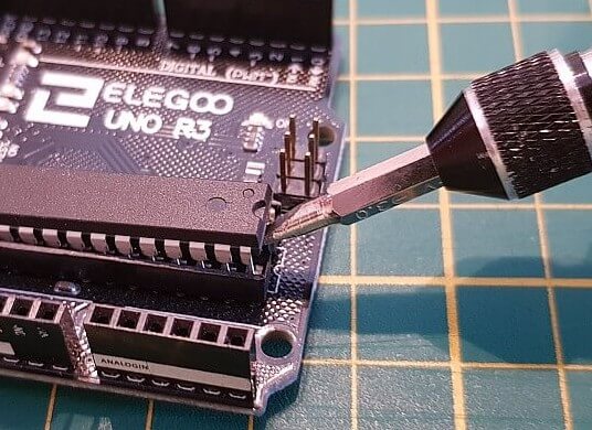 Entfernen des ATMega328-Chips vom Arduino Uno